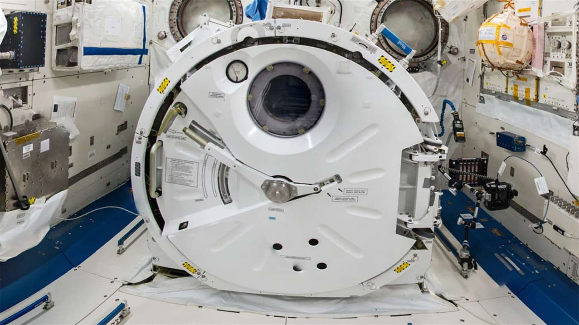 International Space Station Tour VR screenshot 1